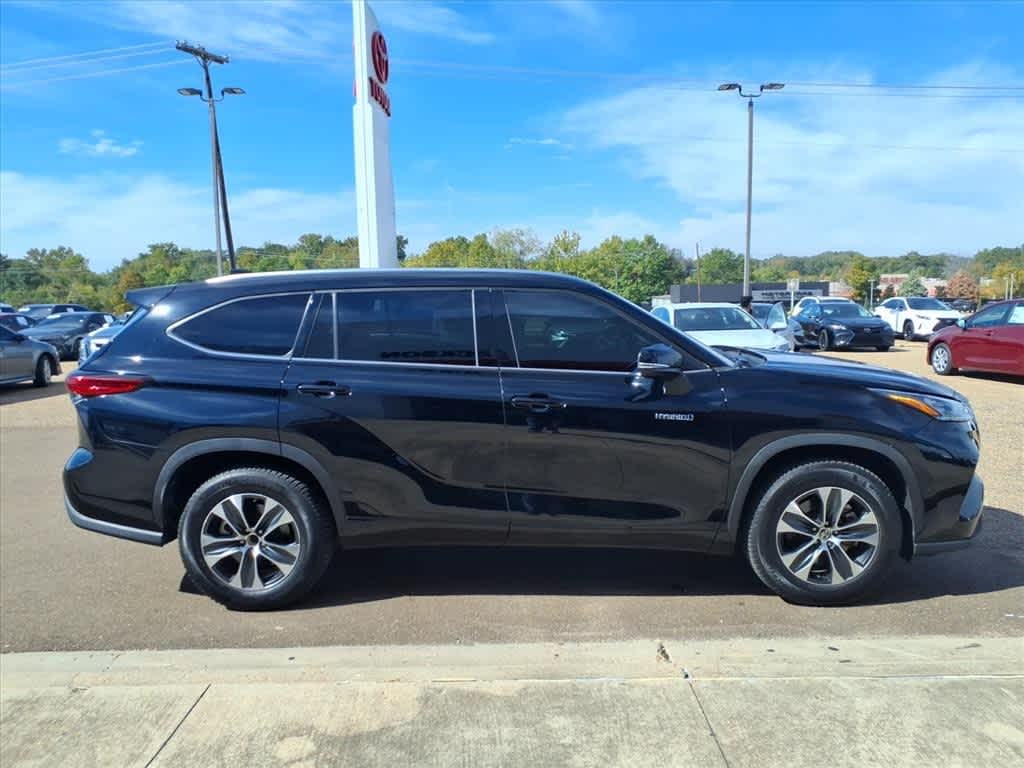 Thumbnail: 2020 Toyota Highlander - 4