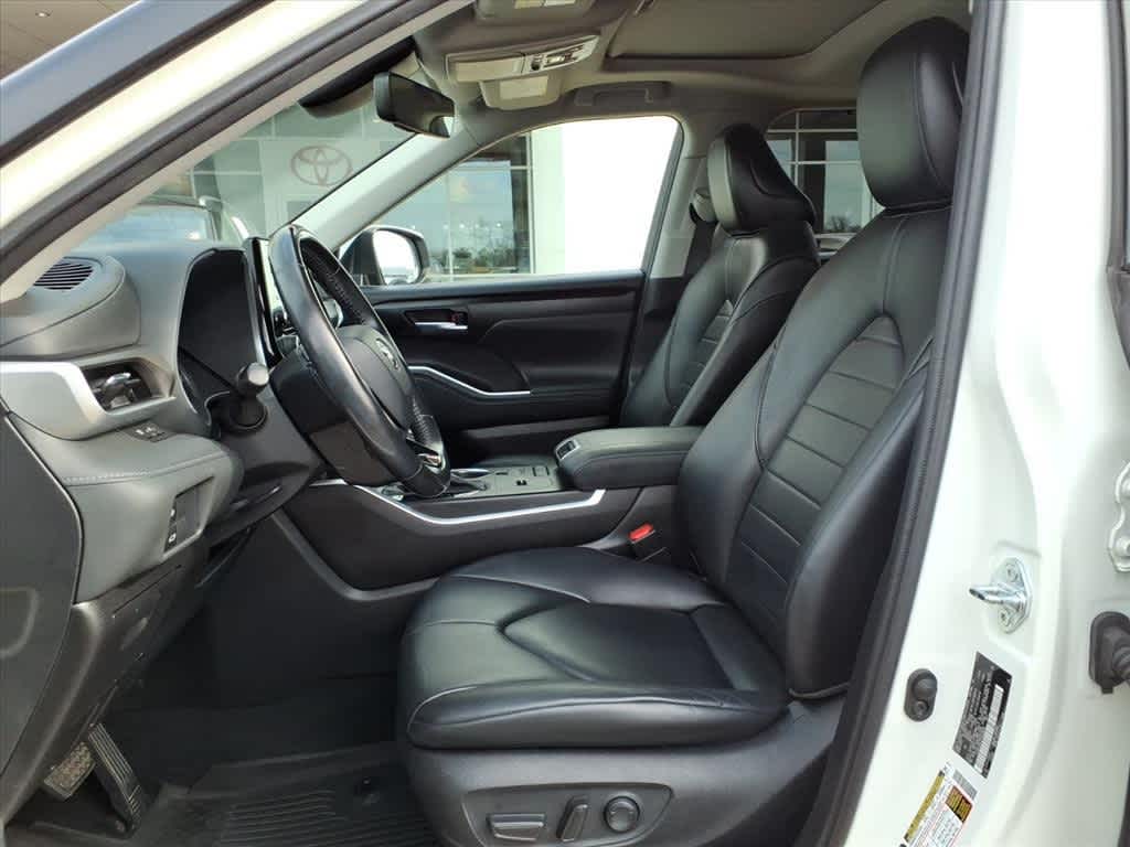 Thumbnail: 2021 Toyota Highlander - 25