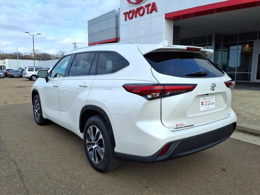Thumbnail: 2021 Toyota Highlander - 7
