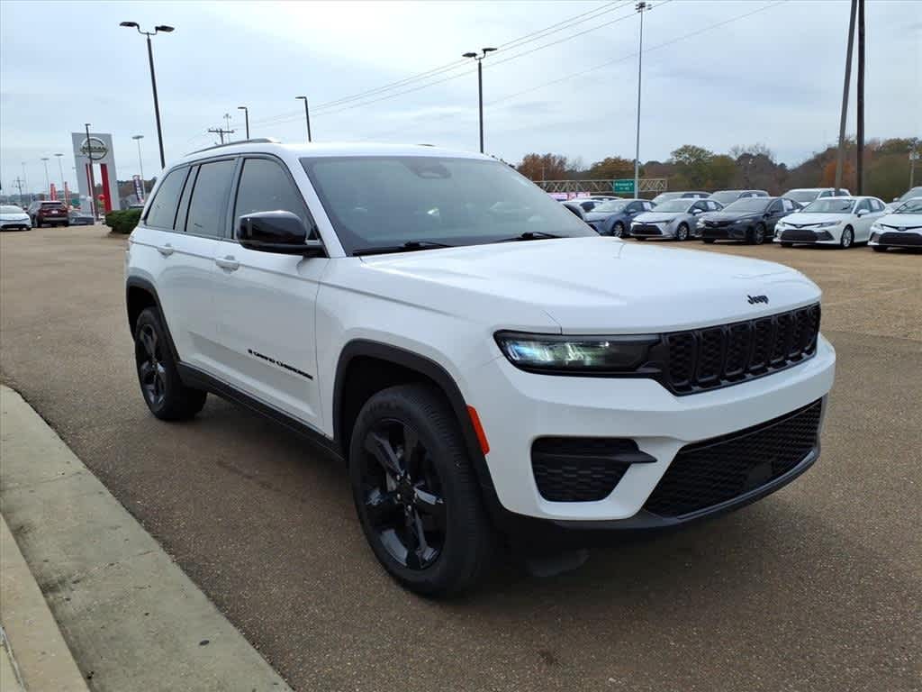 Thumbnail: 2023 Jeep Grand Cherokee - 3