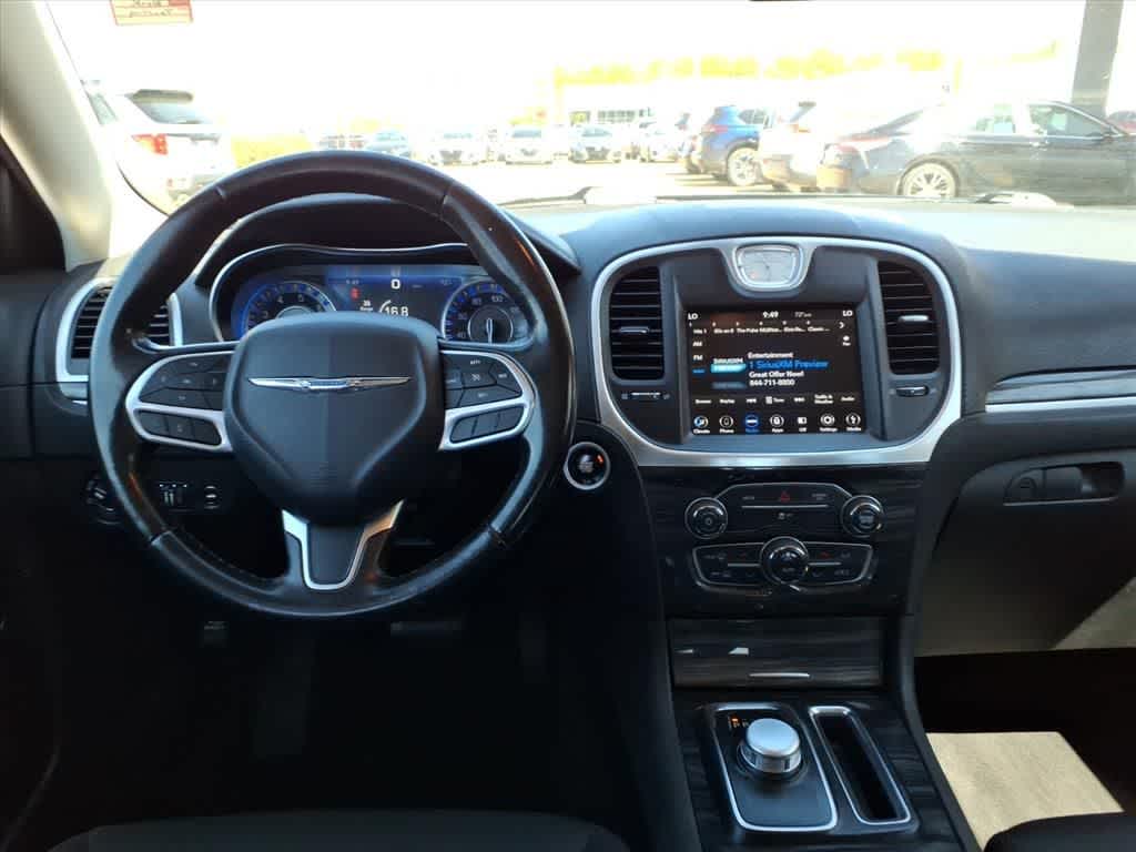 Thumbnail: 2019 Chrysler 300 - 9