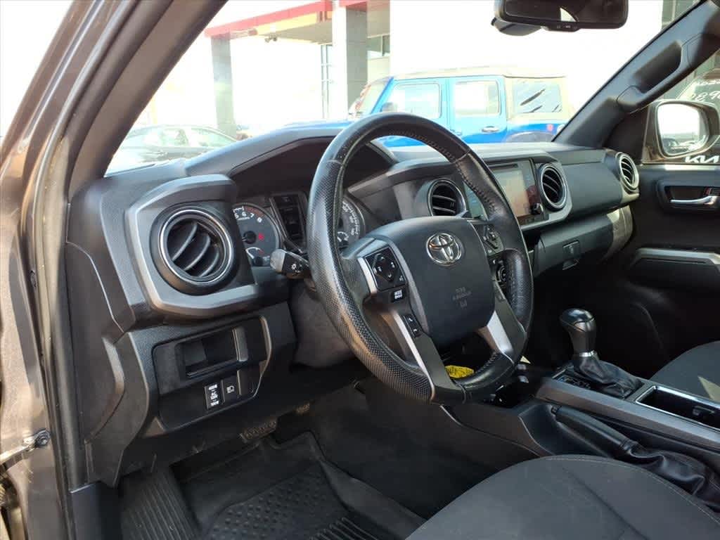 Thumbnail: 2018 Toyota Tacoma - 11