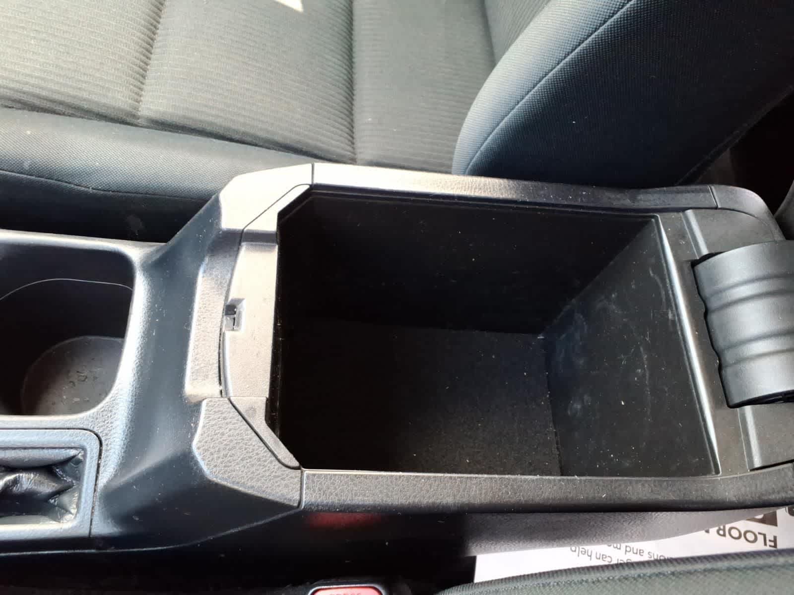 Thumbnail: 2015 Toyota RAV4 - 22