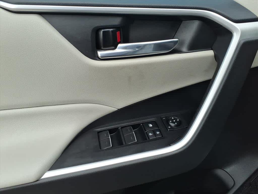 Thumbnail: 2022 Toyota RAV4 - 13