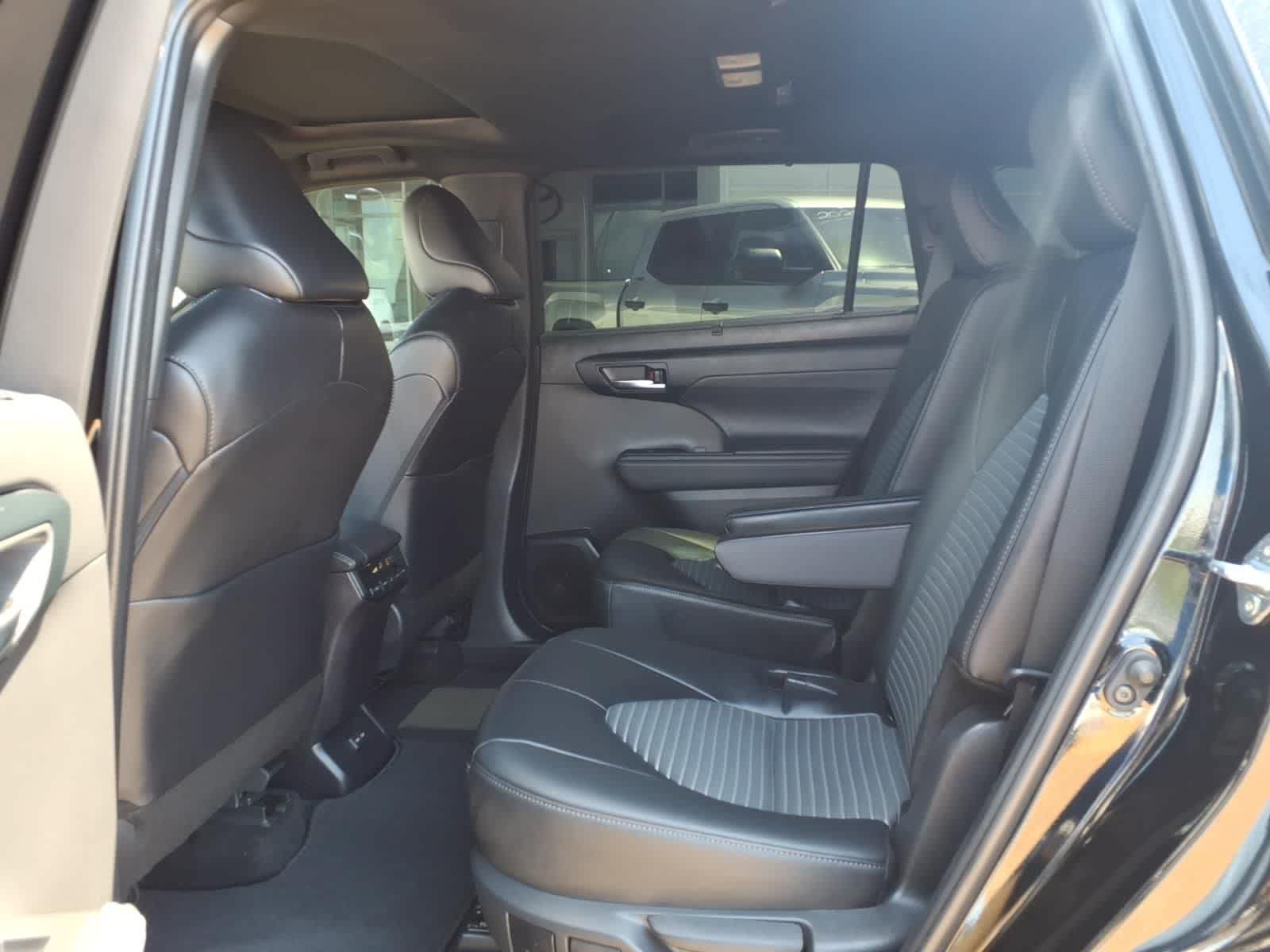 Thumbnail: 2024 Toyota Highlander - 27