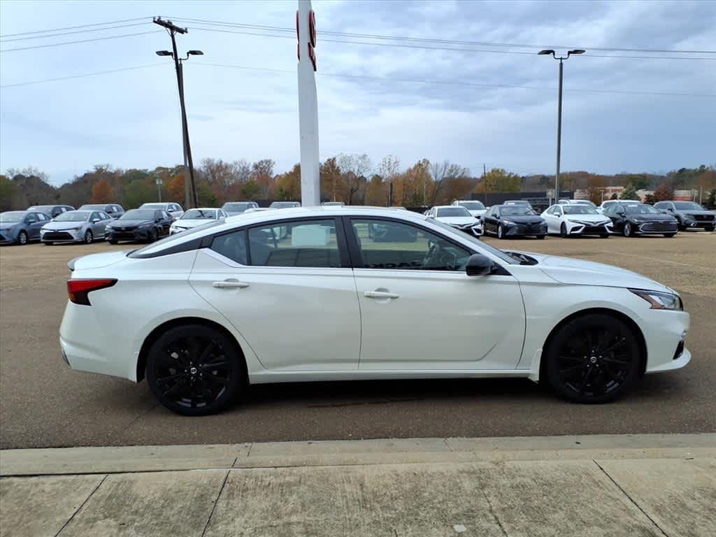 Thumbnail: 2022 Nissan Altima - 4