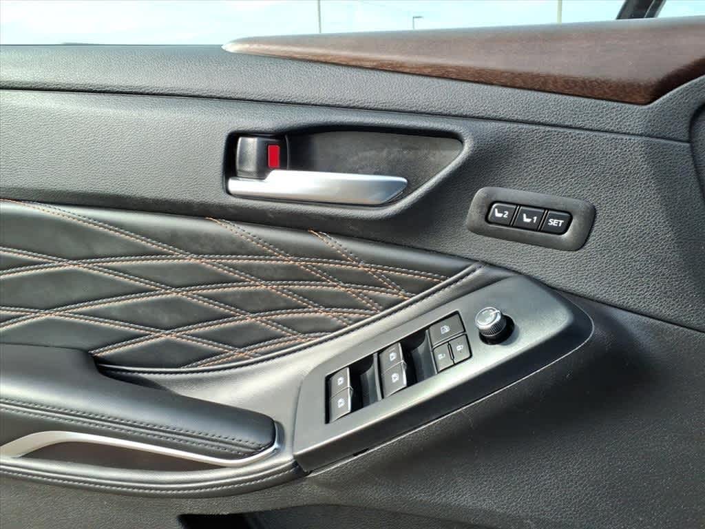 Thumbnail: 2022 Toyota Avalon - 12