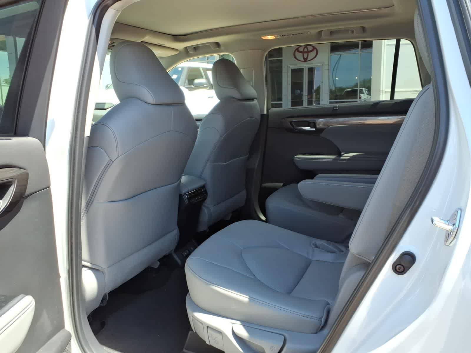 Thumbnail: 2026 Toyota Highlander - 29