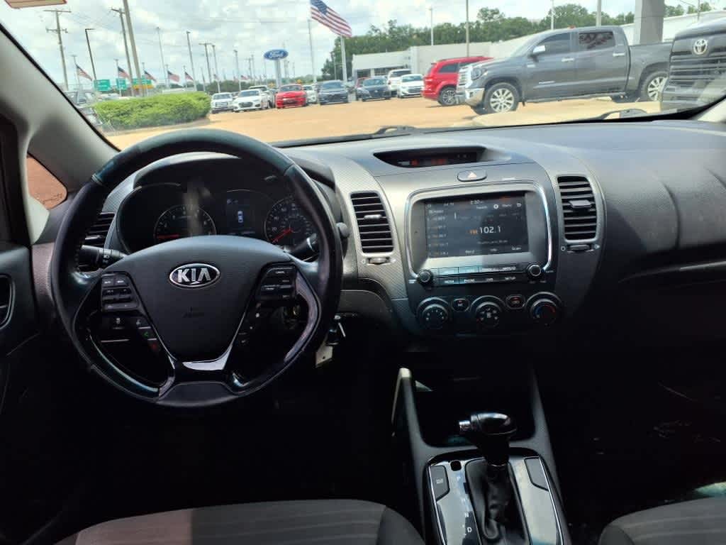 Thumbnail: 2017 Kia Forte - 9