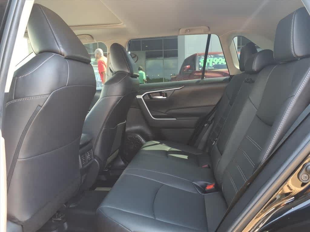 Thumbnail: 2021 Toyota RAV4 - 27