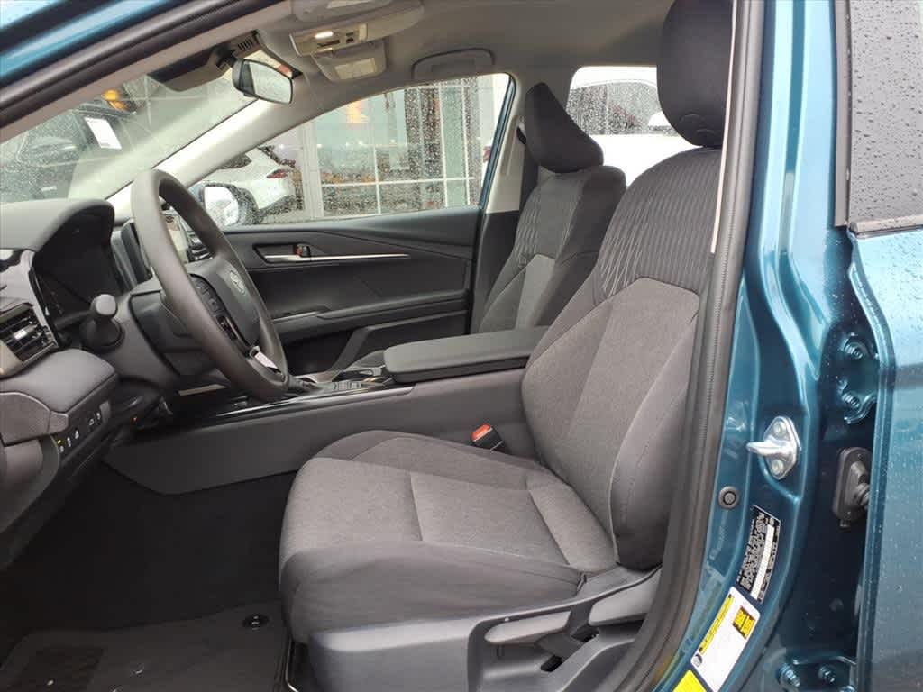 Thumbnail: 2025 Toyota Camry - 25