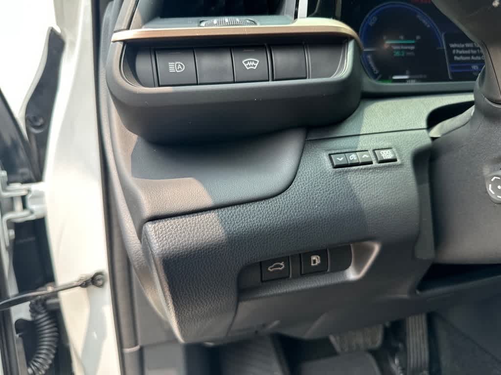 2025 Toyota Crown Platinum 14