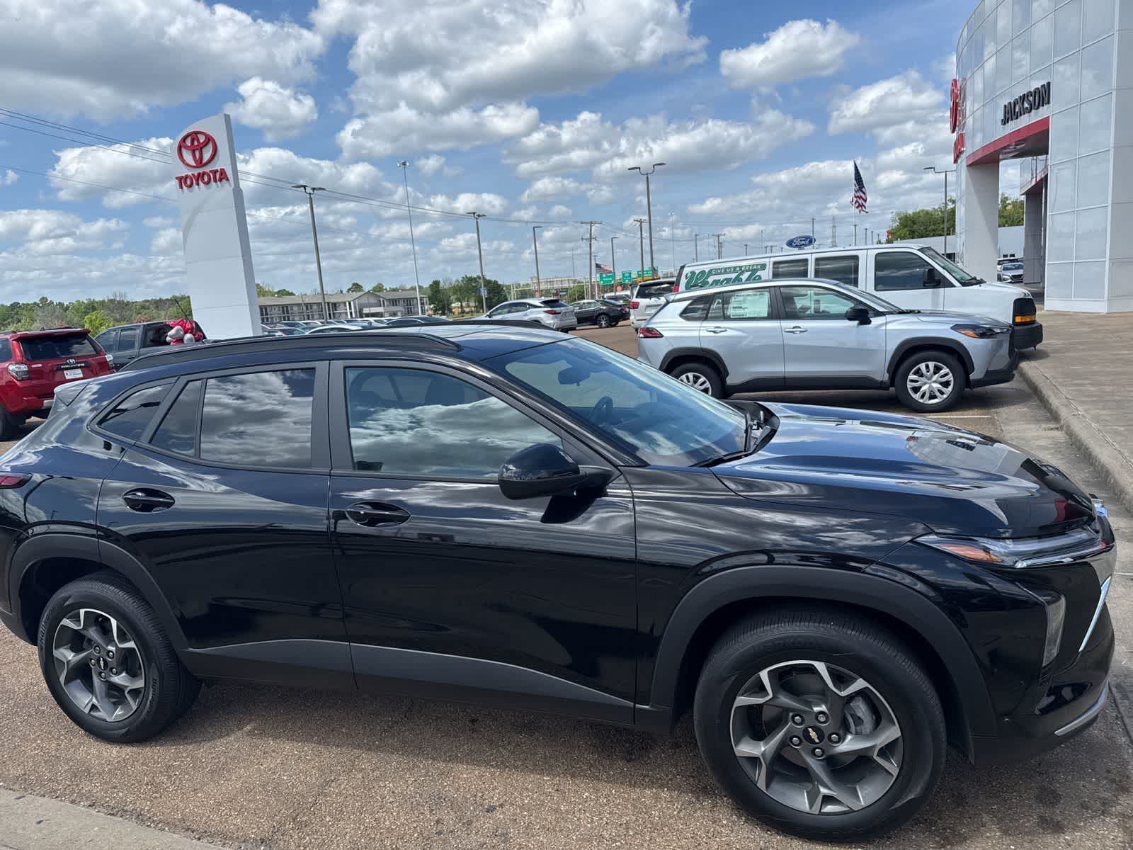 Thumbnail: 2025 Chevrolet Trax - 3