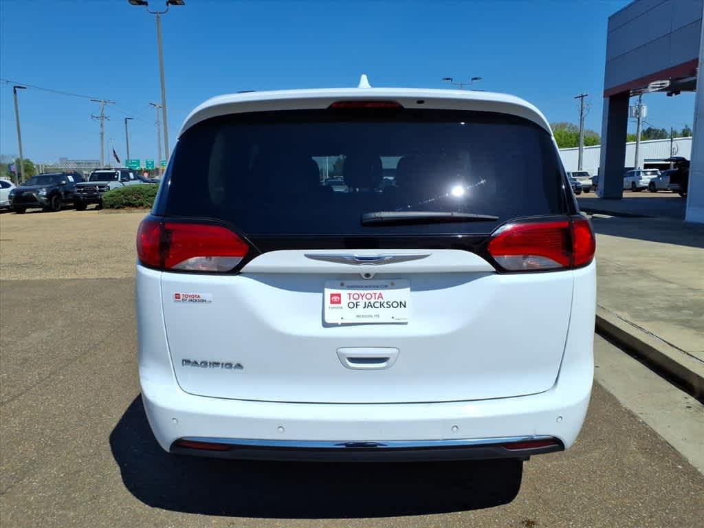 Thumbnail: 2019 Chrysler Pacifica - 6