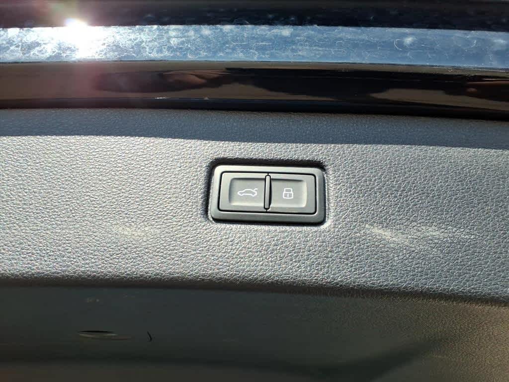 Thumbnail: 2023 Audi Q7 - 10