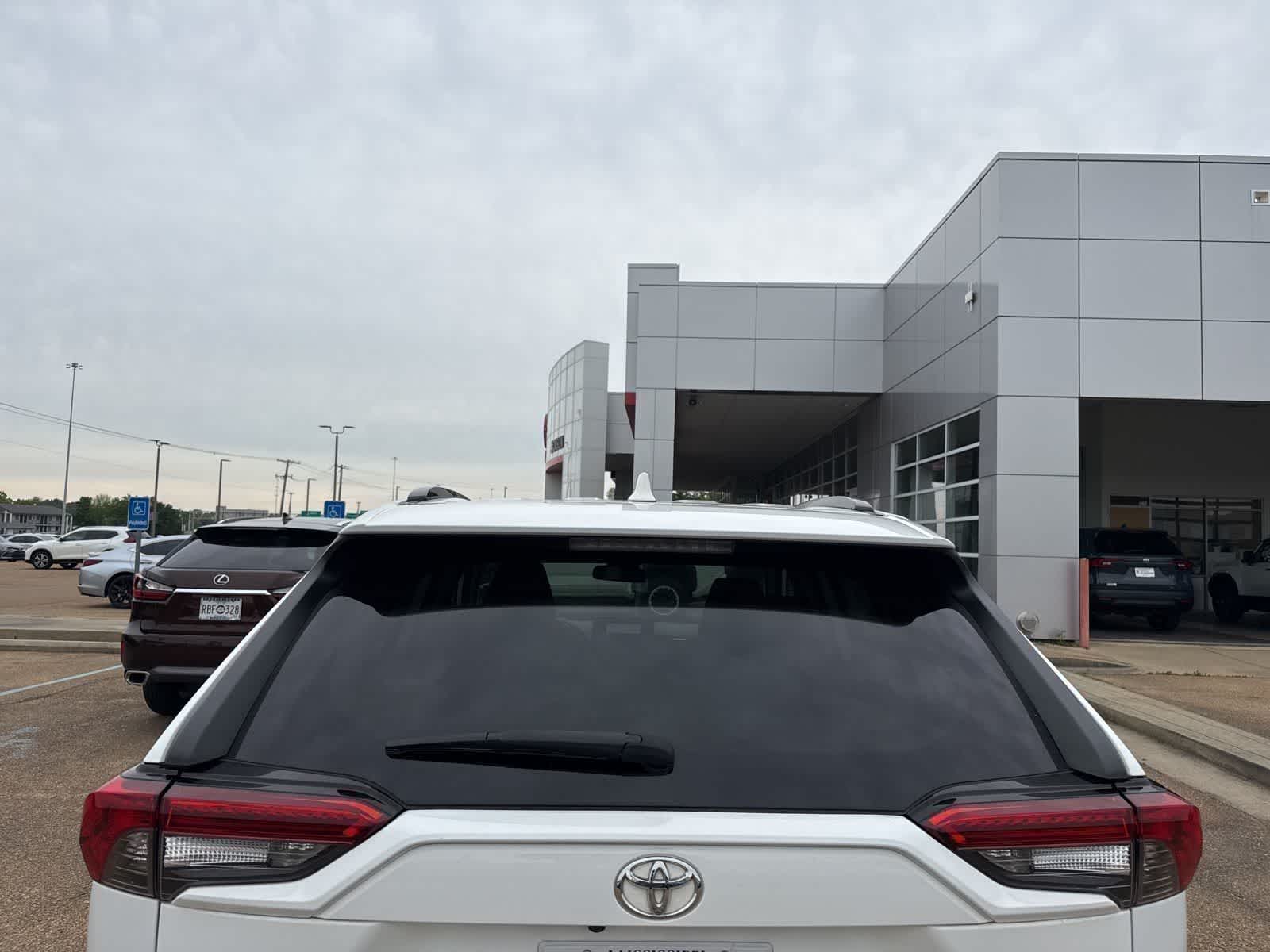 Thumbnail: 2020 Toyota RAV4 - 4