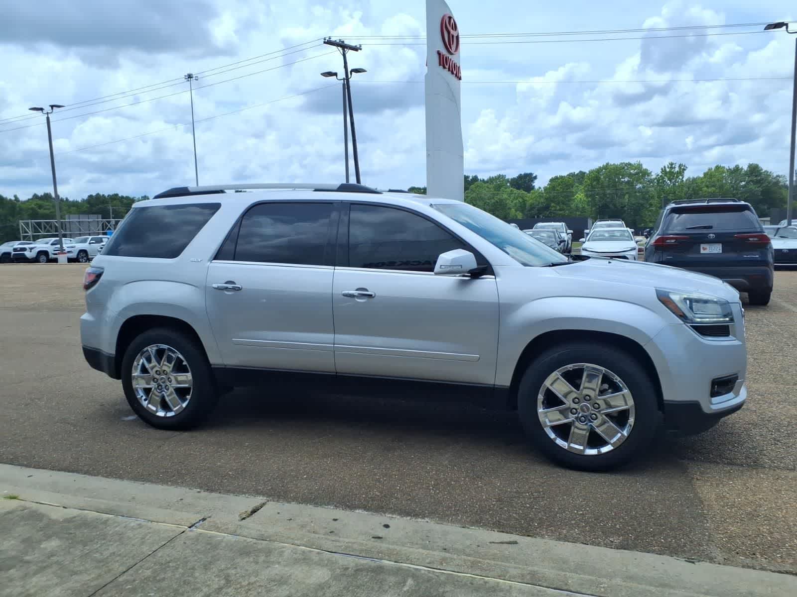 Thumbnail: 2017 GMC Acadia - 4