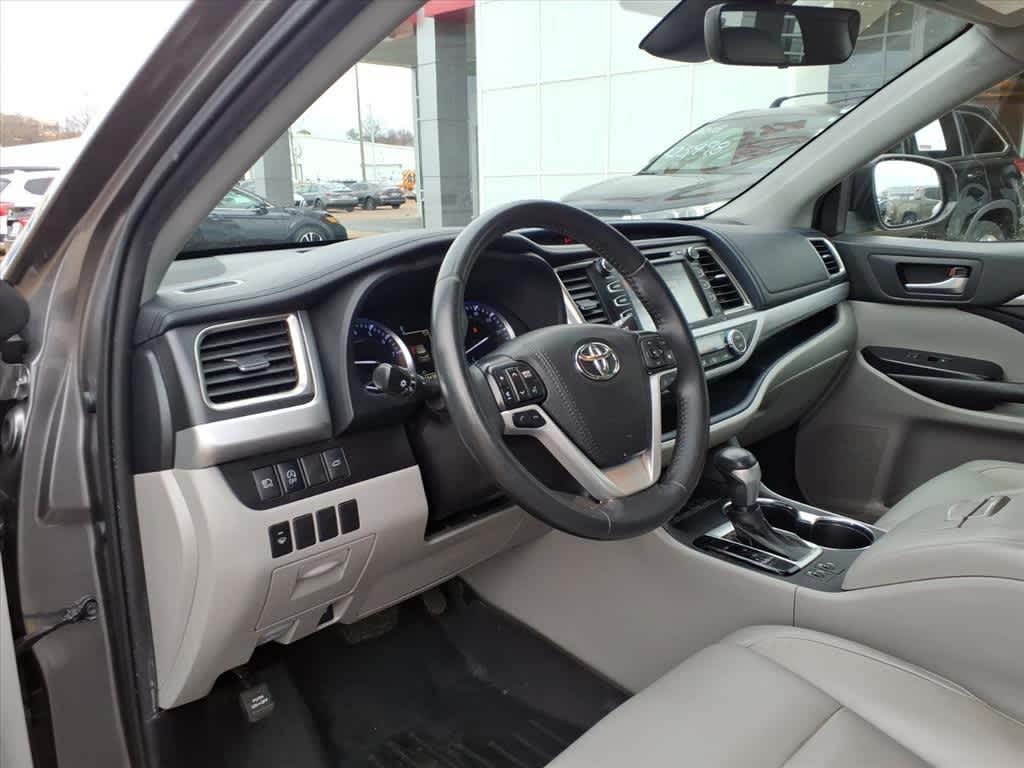 Thumbnail: 2019 Toyota Highlander - 11