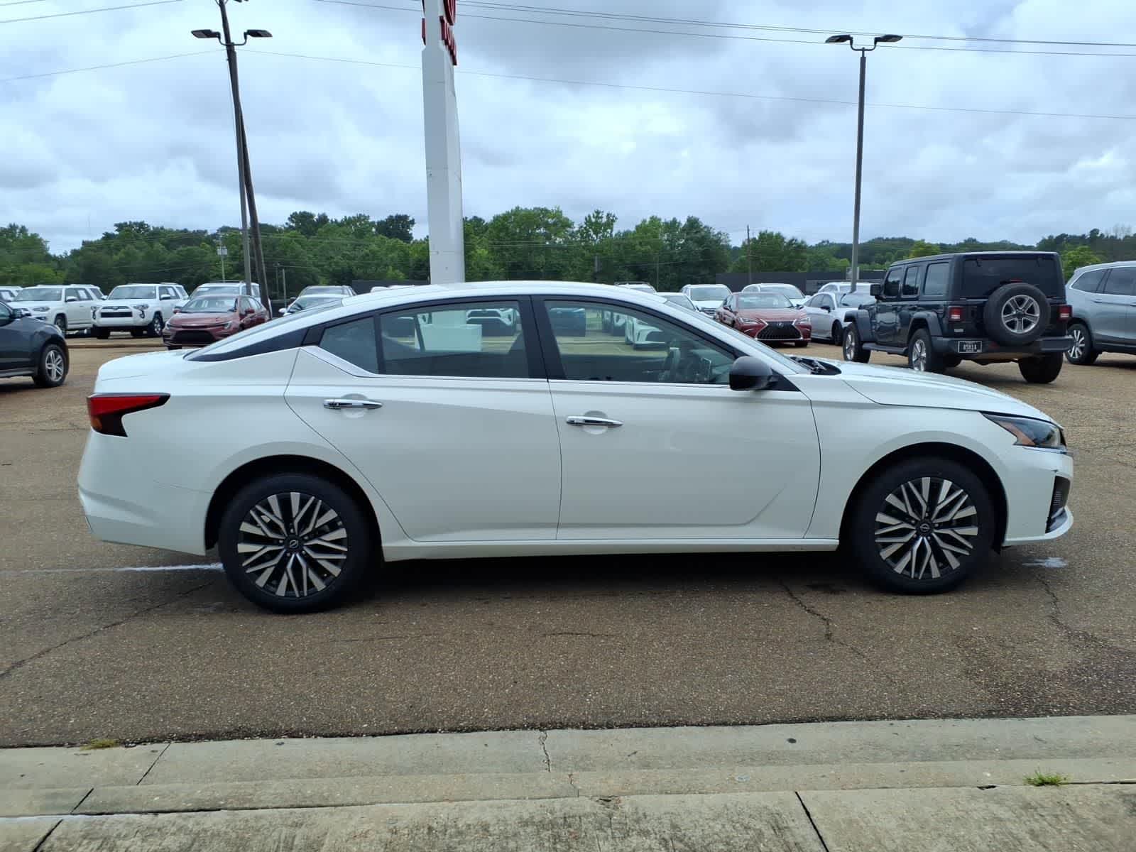 Thumbnail: 2025 Nissan Altima - 4