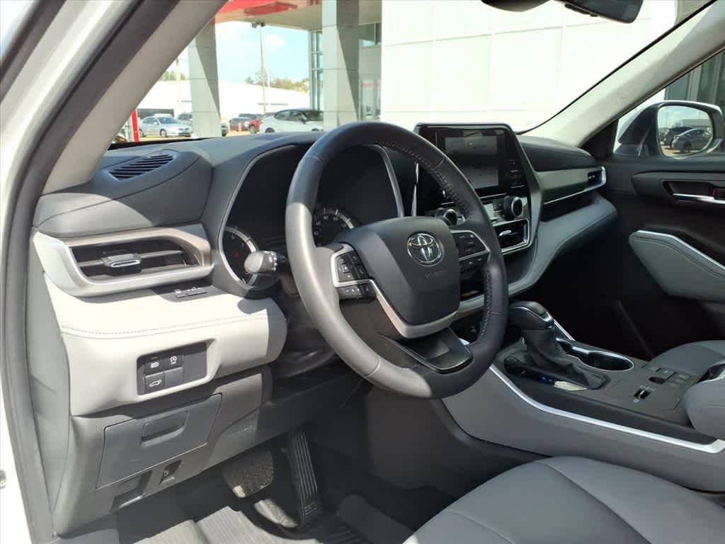 Thumbnail: 2024 Toyota Highlander - 11