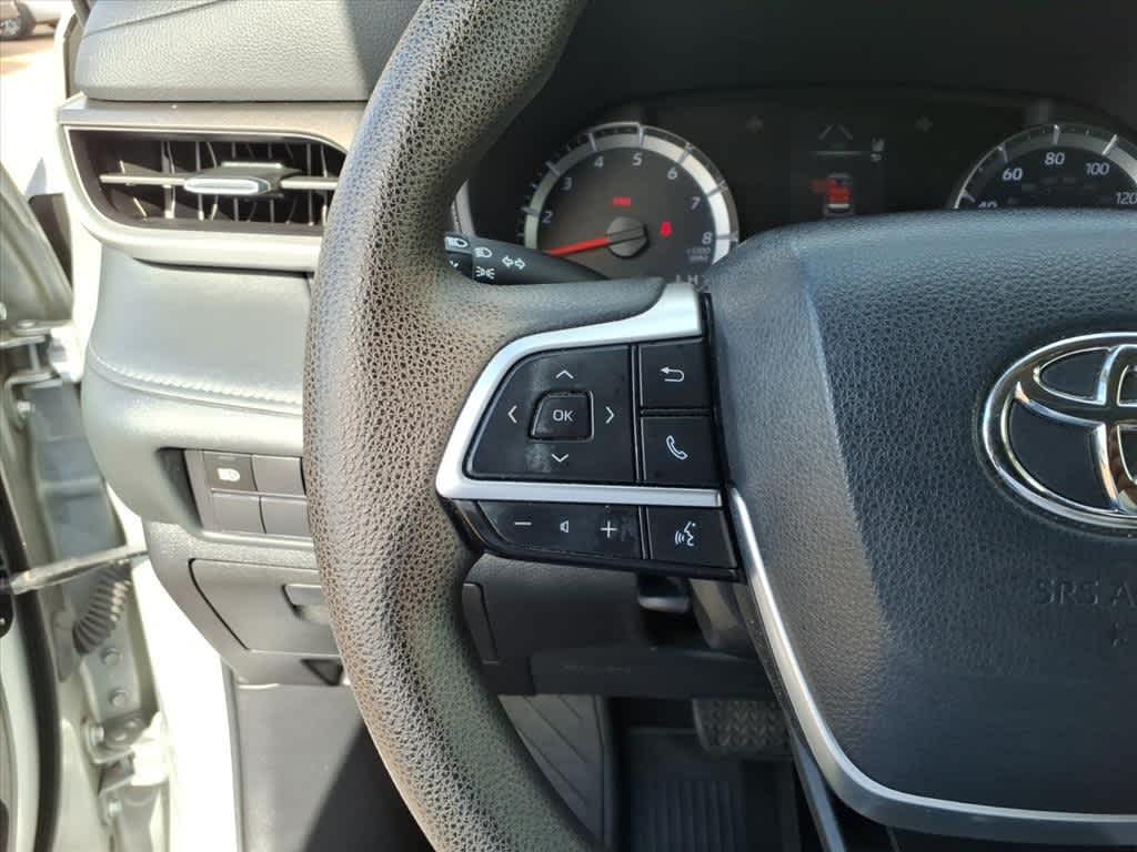 Thumbnail: 2022 Toyota Highlander - 14