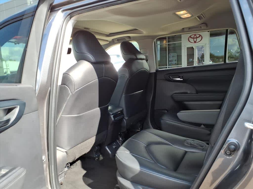 Thumbnail: 2023 Toyota Highlander - 30