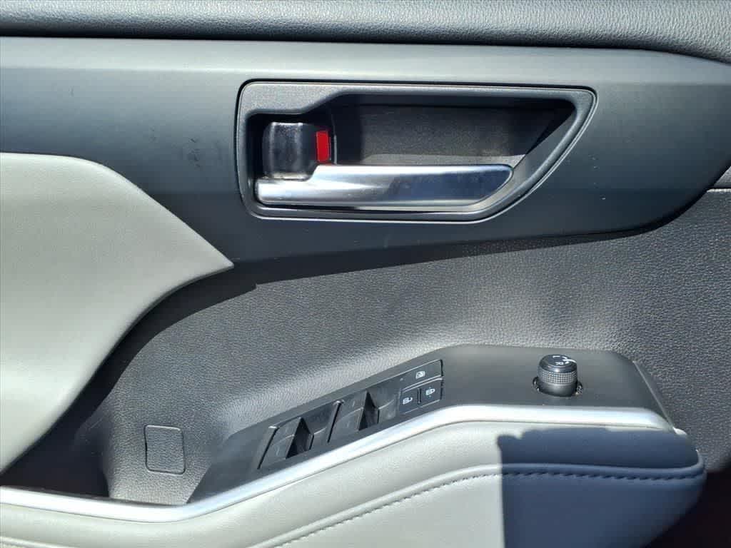 Thumbnail: 2020 Toyota Highlander - 13