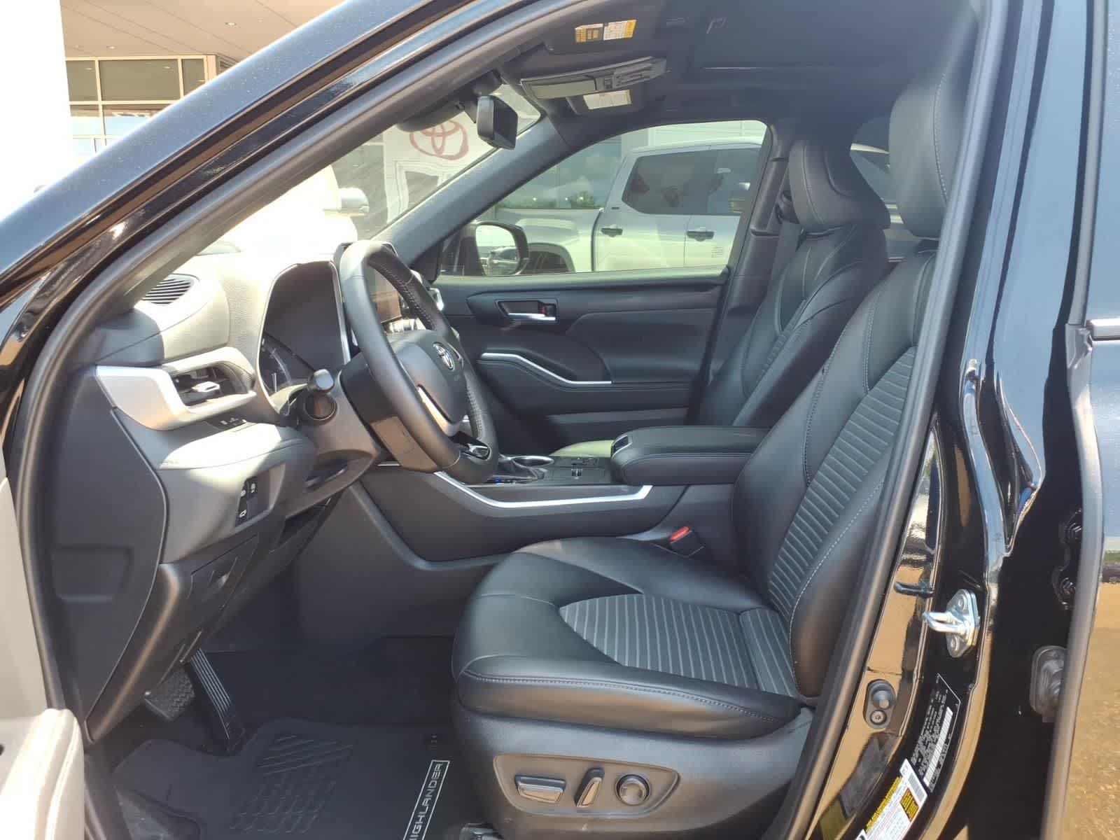 Thumbnail: 2024 Toyota Highlander - 24