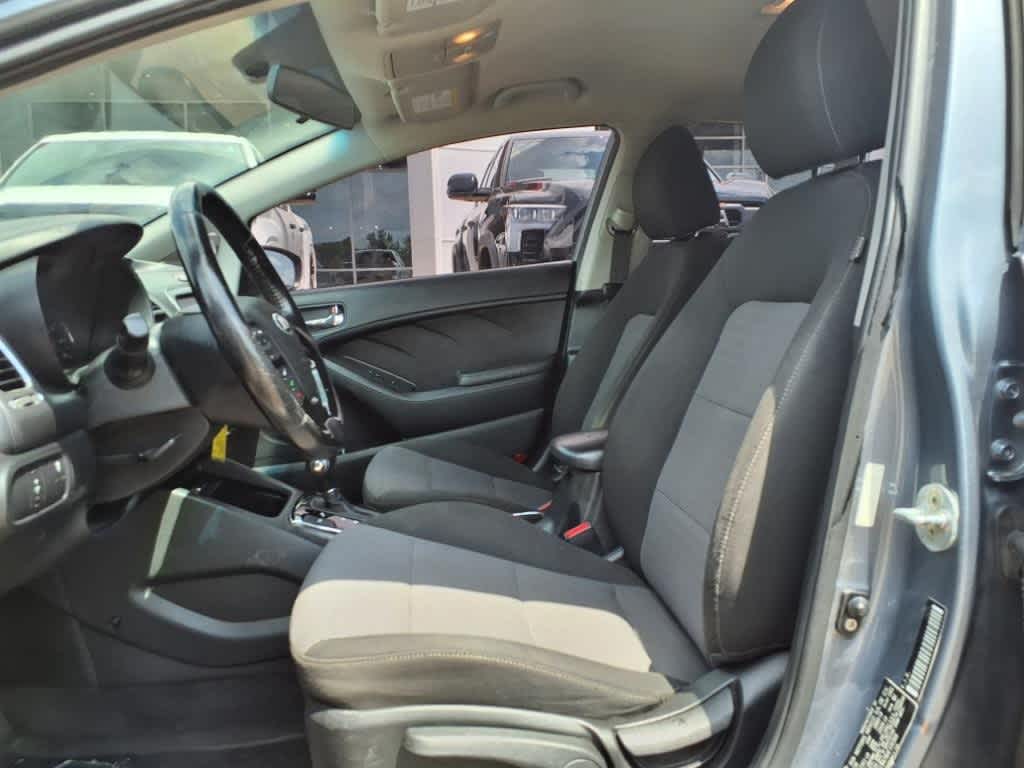 Thumbnail: 2017 Kia Forte - 23