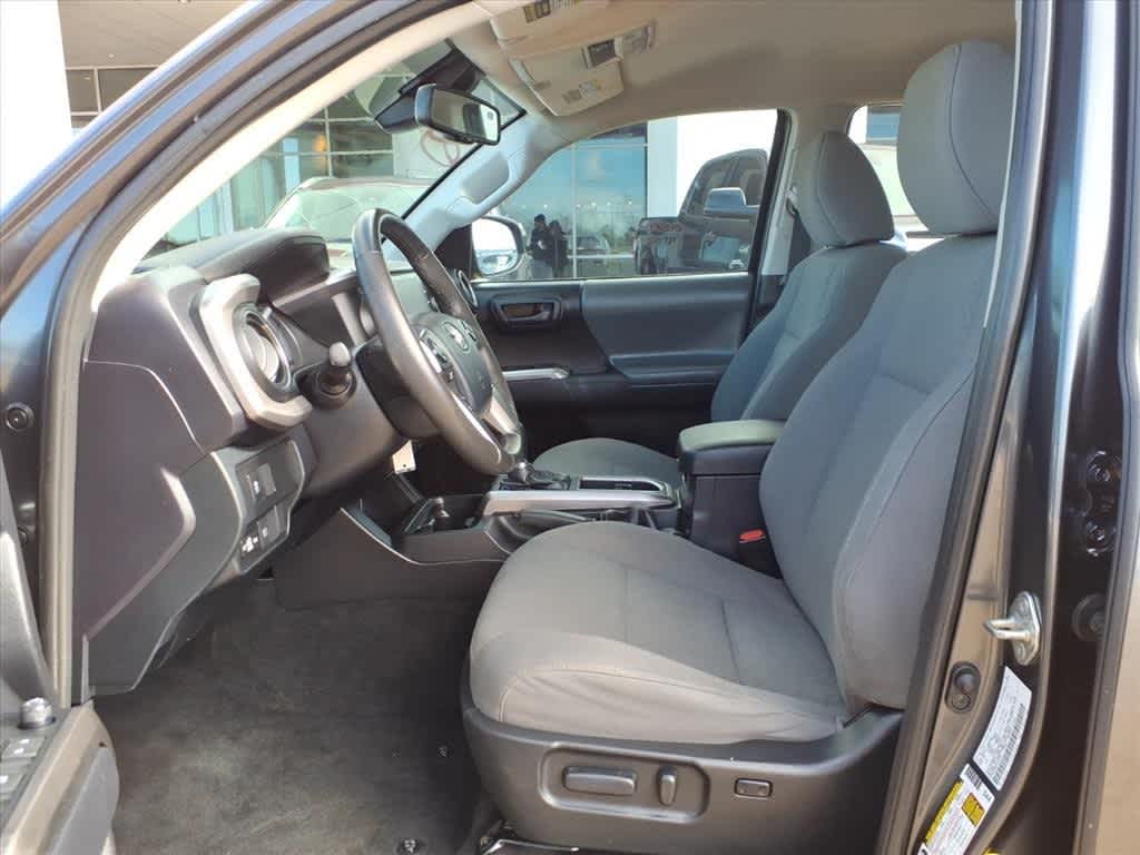 Thumbnail: 2020 Toyota Tacoma - 25