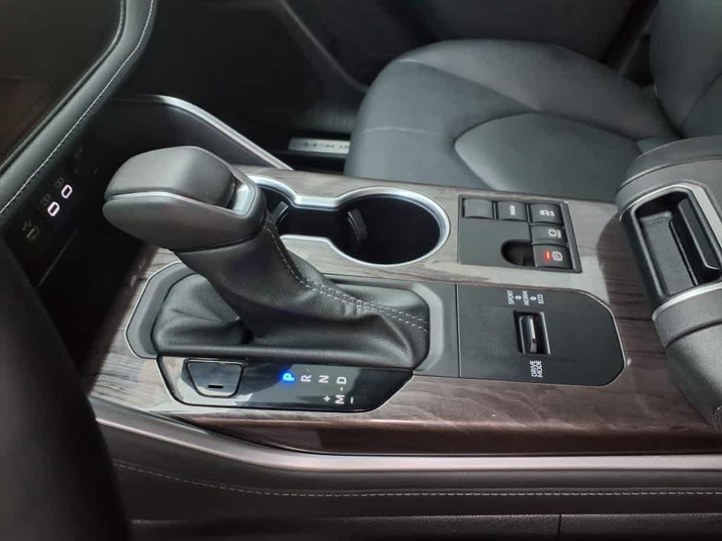 Thumbnail: 2024 Toyota Highlander - 21