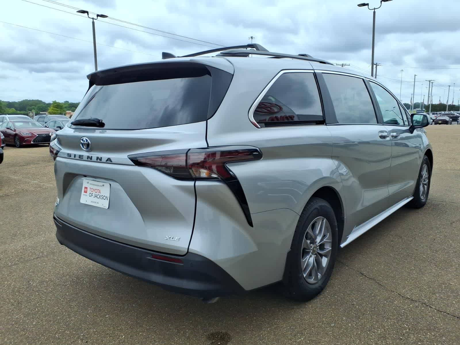 Thumbnail: 2025 Toyota Sienna - 5