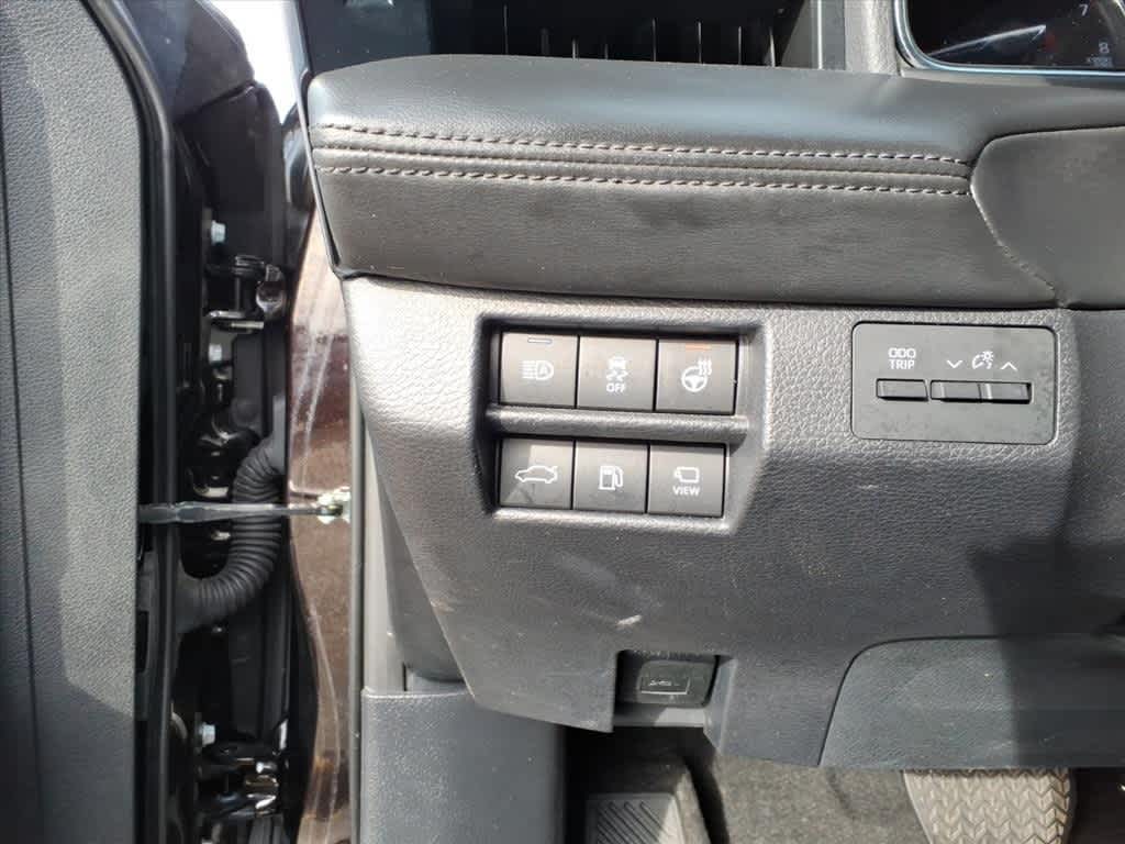 Thumbnail: 2022 Toyota Avalon - 13