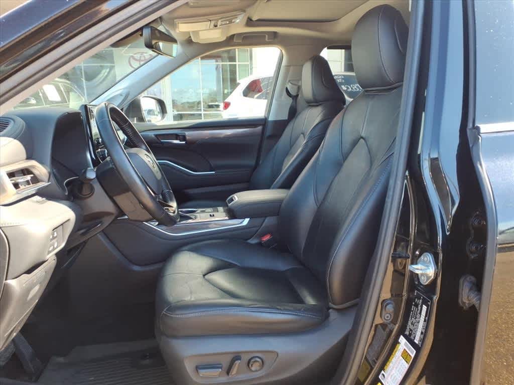 Thumbnail: 2020 Toyota Highlander - 26