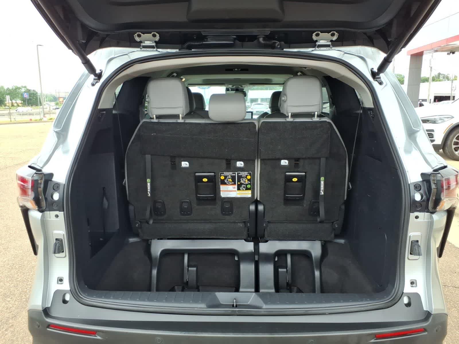 Thumbnail: 2025 Toyota Sienna - 8