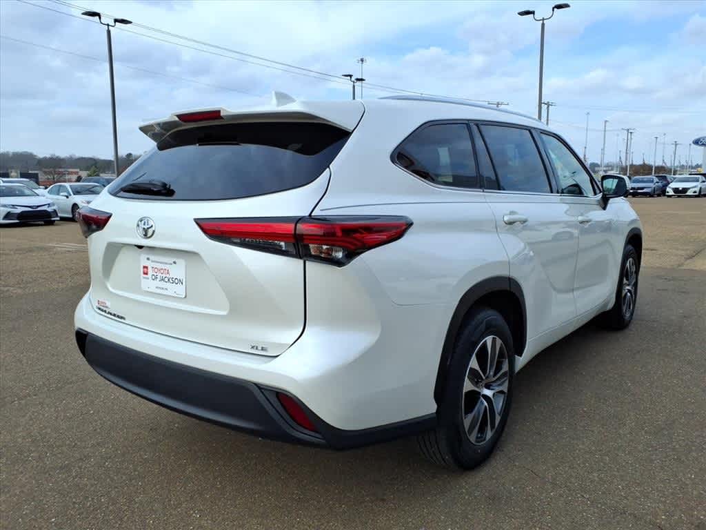 Thumbnail: 2021 Toyota Highlander - 5