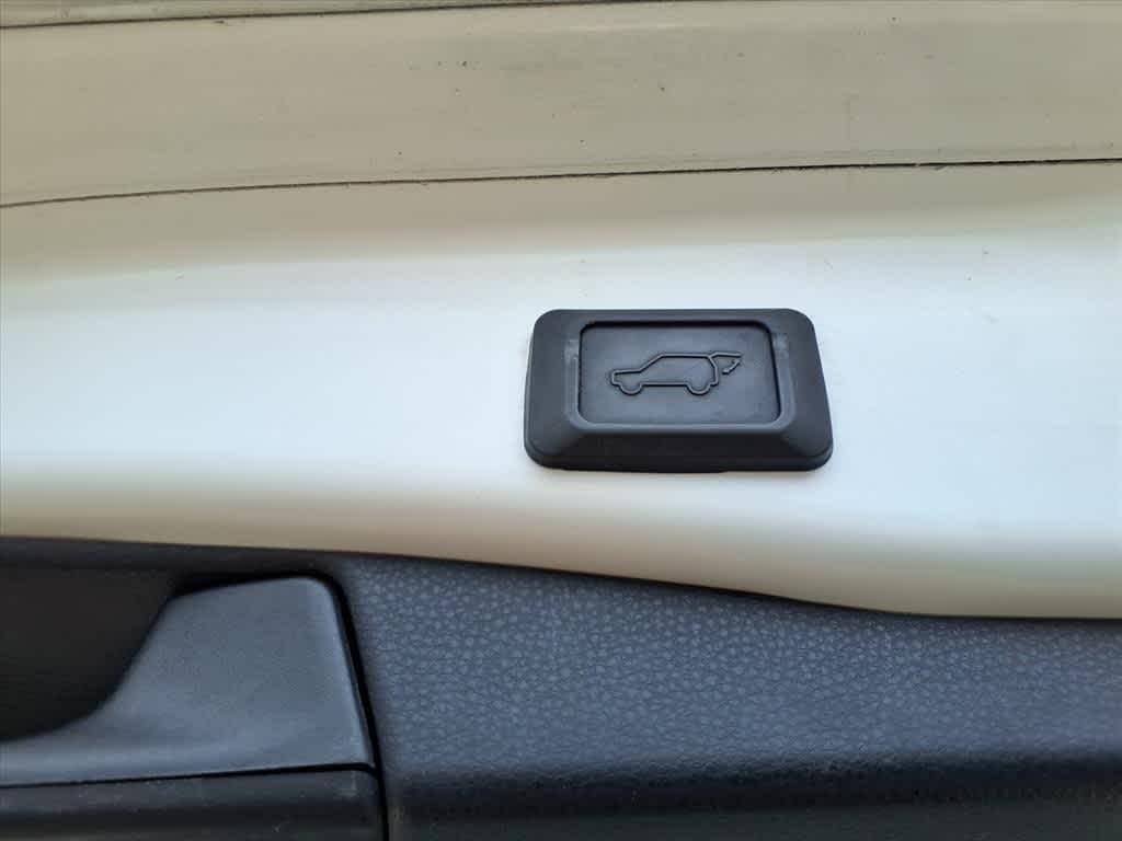 Thumbnail: 2019 Toyota RAV4 - 9