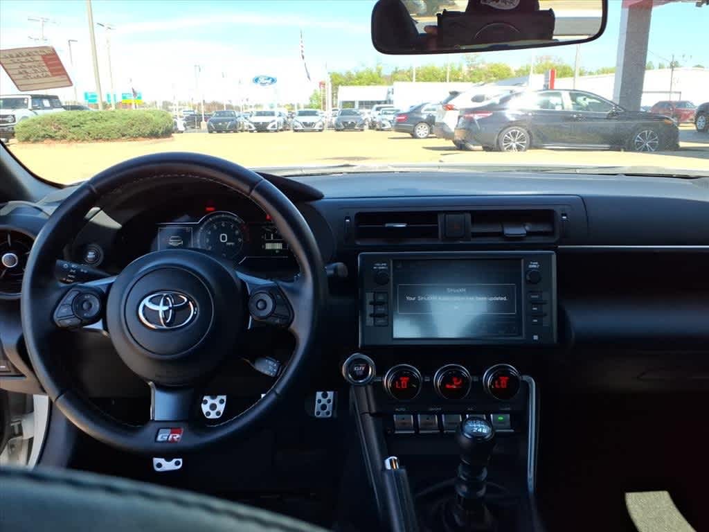 Thumbnail: 2023 Toyota GR86 - 10