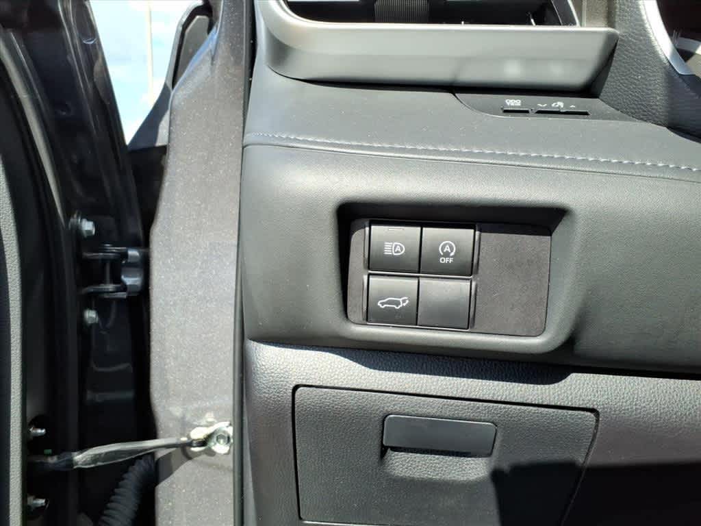 Thumbnail: 2023 Toyota Highlander - 14