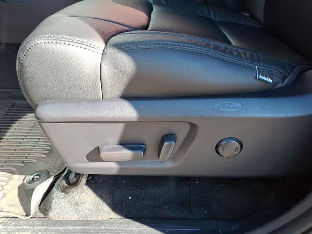 Thumbnail: 2019 Toyota Tundra - 11