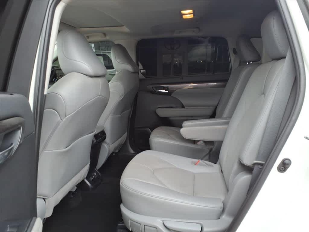 Thumbnail: 2021 Toyota Highlander - 28