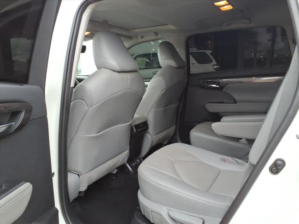 Thumbnail: 2021 Toyota Highlander - 30