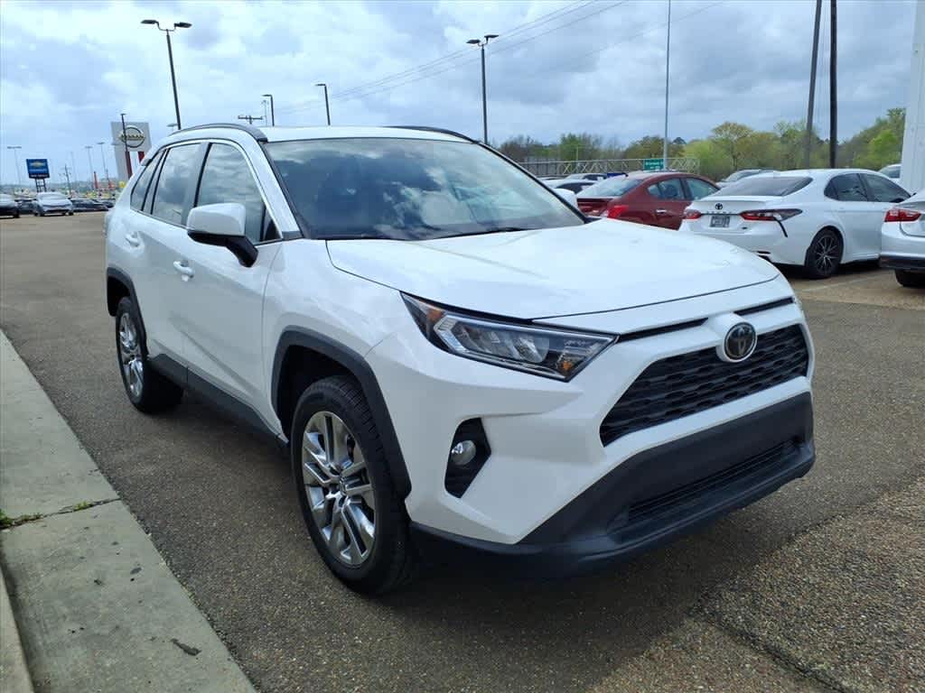 Thumbnail: 2019 Toyota RAV4 - 3