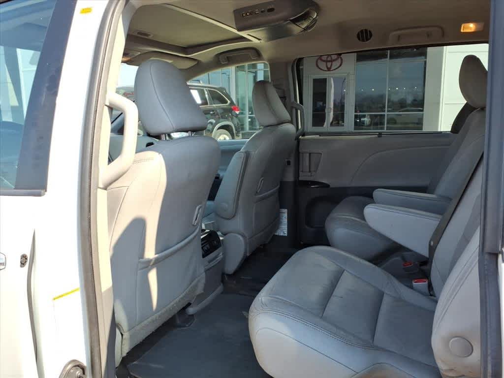 Thumbnail: 2019 Toyota Sienna - 29