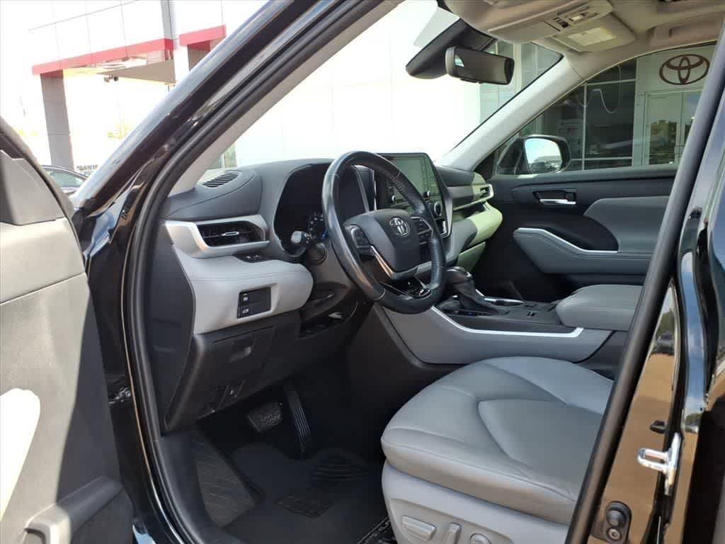 Thumbnail: 2020 Toyota Highlander - 27