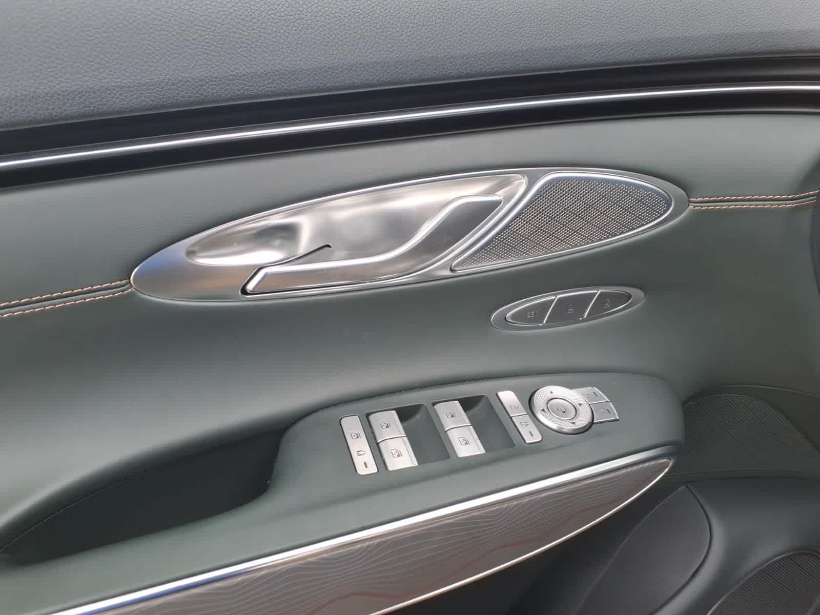 Thumbnail: 2022 Genesis GV70 - 13