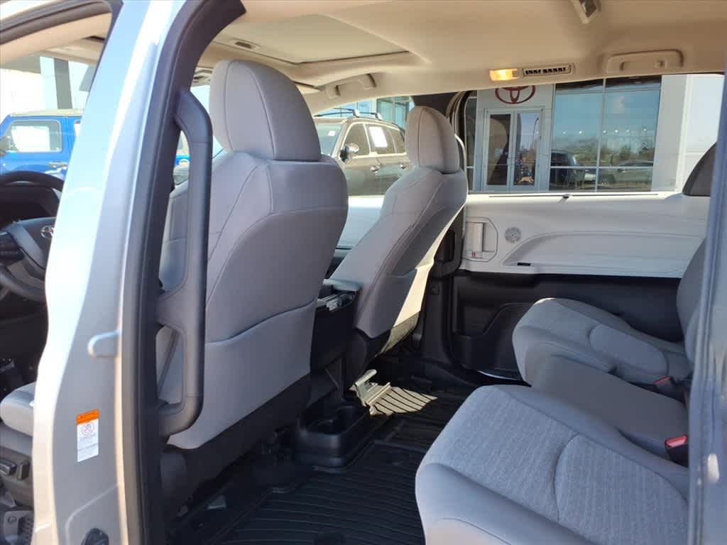 Thumbnail: 2025 Toyota Sienna - 29
