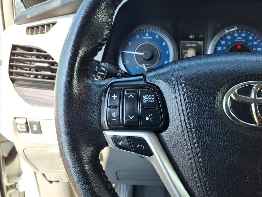 Thumbnail: 2019 Toyota Sienna - 15