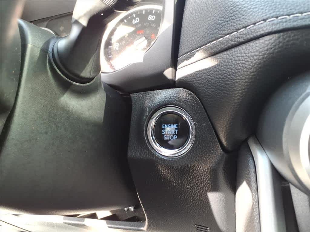 Thumbnail: 2022 Toyota RAV4 - 18