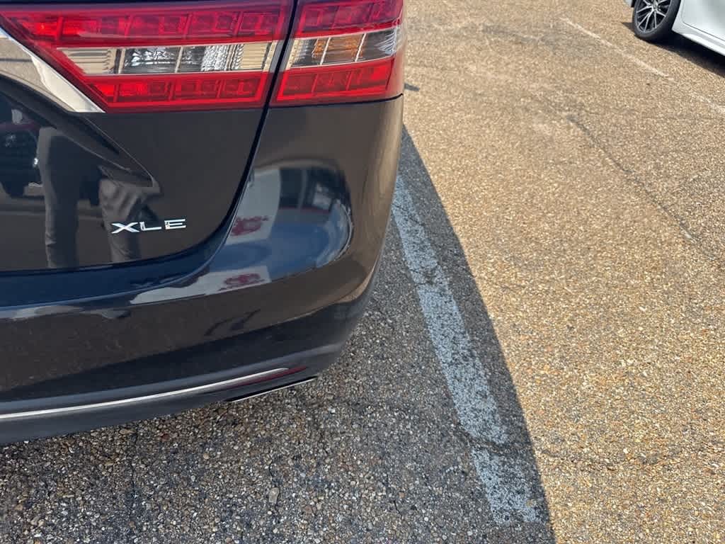 Thumbnail: 2016 Toyota Avalon - 10